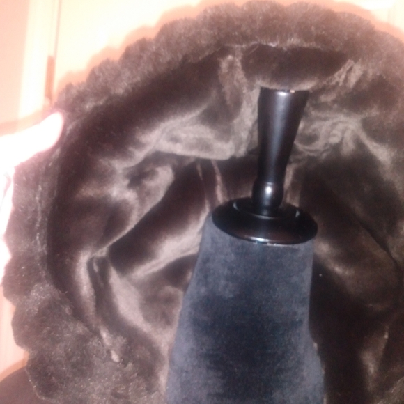 Hooded coat - Picture 3 of 9